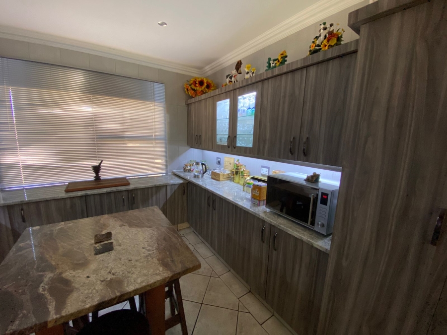 8 Bedroom Property for Sale in Grimbeeck Park North West